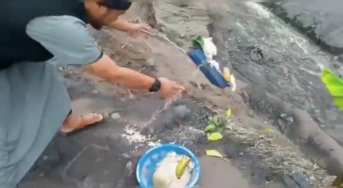 Tendang Sesajen, Cermin Sikap Intoleran dalam Beragama